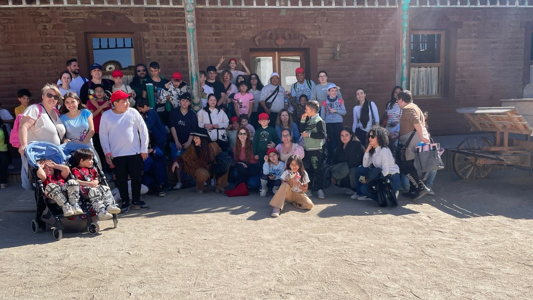 minihollywood 2026 servicios sociales 1.jpg